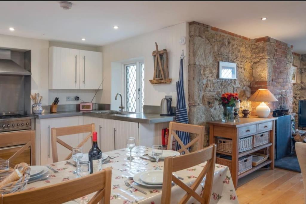 The Old Boat House, Seaview - Seafront Three Bedroom Cottage With Separate Two Bedroom Annexe Exterior foto
