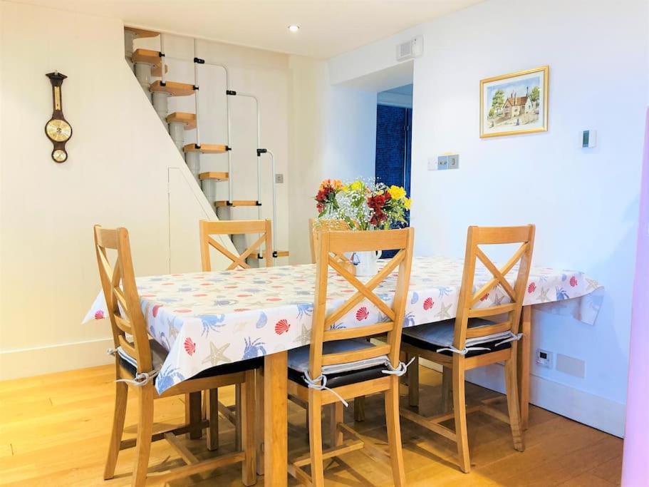 The Old Boat House, Seaview - Seafront Three Bedroom Cottage With Separate Two Bedroom Annexe Exterior foto