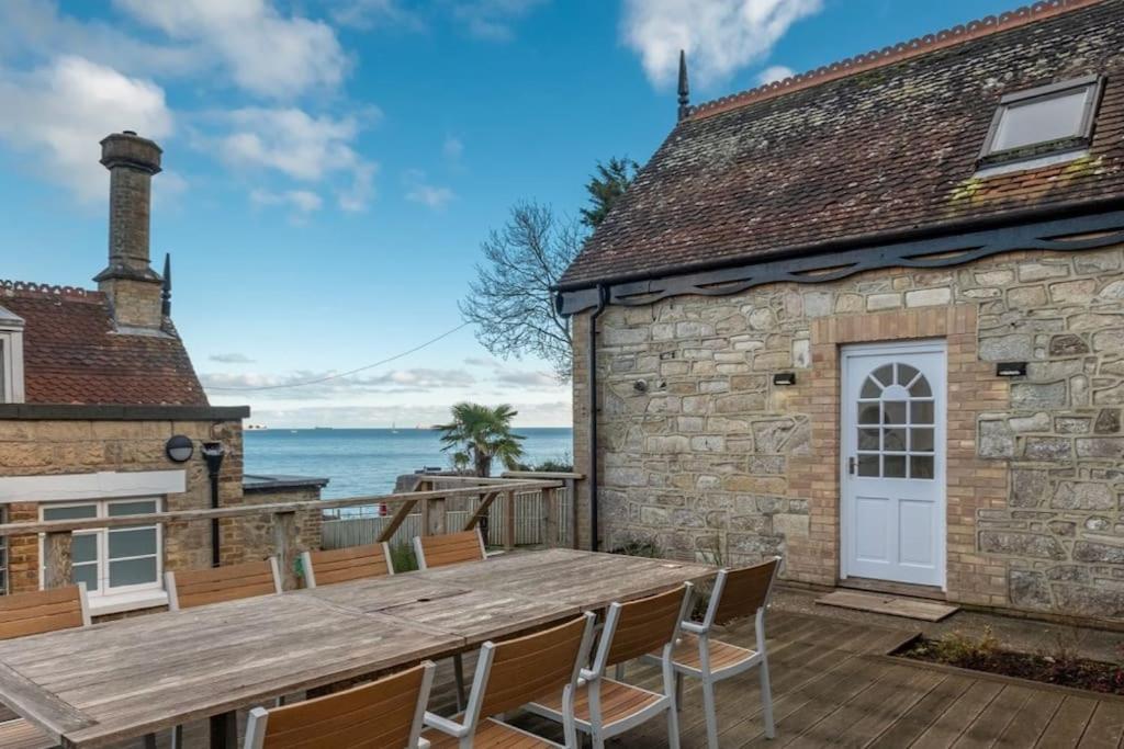 The Old Boat House, Seaview - Seafront Three Bedroom Cottage With Separate Two Bedroom Annexe Exterior foto